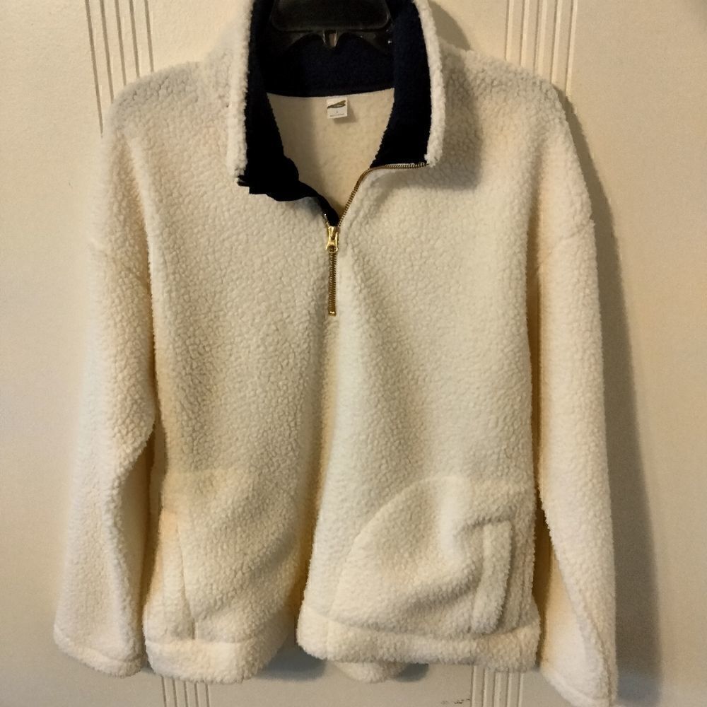 Woman's Old Navy Pullover